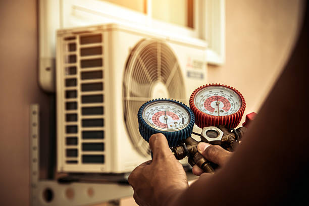 Professional Hvac technician working in Stewartsville, MO